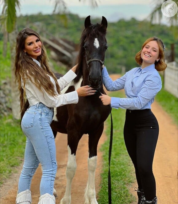 Larissa Manoela contou com apoio de influenciadora em reaproximação com cavalos