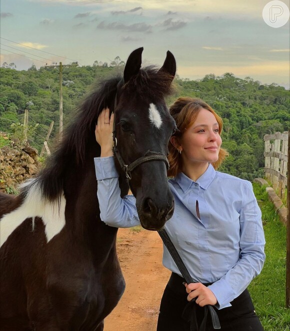 Acidente a cavalo sofrido por Larissa Manoela em 2016 é lembrado pela atriz em post