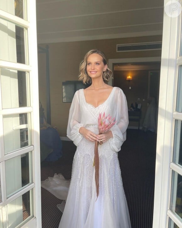 Vestido de noiva de Fernanda Rodrigues é do ateliê Martu Marriage, do Rio de Janeiro