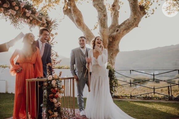 O casamento de Fernanda Rodrigues e Raoni Carneiro teve os atores Ricardo Pereira e Francisca Pereira como celebrantes