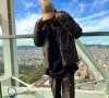 Neymar combinou casaco acolchoado com calça jogging