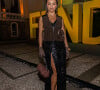 Bolsa marrom e luvas se destacaram no look de Rafa Kalimann para festa pelos 25 anos da bolsa baguete da Fendi