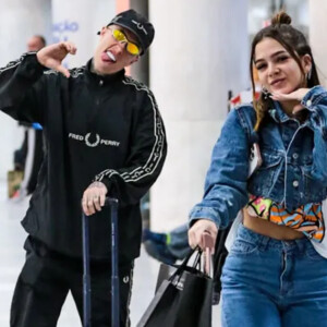 Mel Maia estaria namorando MC Daniel, com quem foi fotografada em aeroporto do Rio
