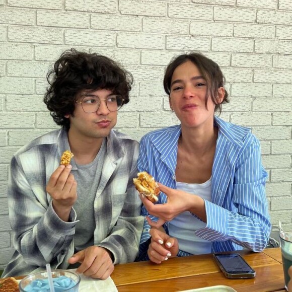 Fãs pedem para Bruna Marquezine e Xolo Maridueña assumirem romance