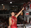 Viviane Araujo curtiu ensaio de Carnaval com look brilhoso e bem colado ao corpo