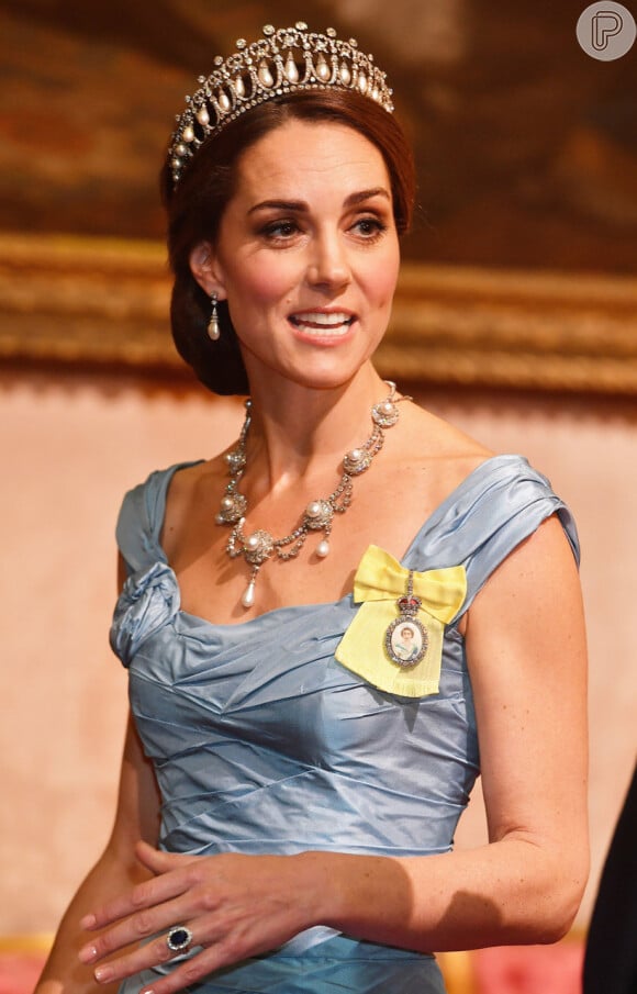 Kate Middleton já havia usado a Lover's Knot em outras ocasiões formais: a joia é uma das queridinhas da Princesa de Gales