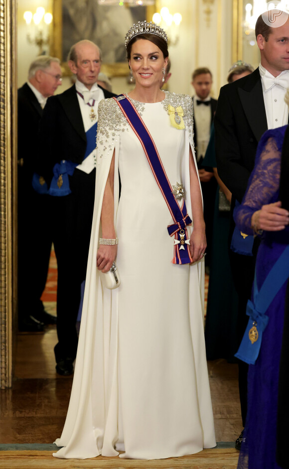 Kate Middleton também usou bracelete de Rainha Elizabeth no jantar em que fez sua estreia como Princesa de Gales