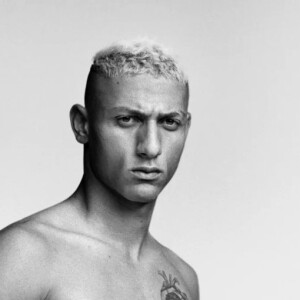 Foto de Richarlison só de cueca viralizou nas redes sociais