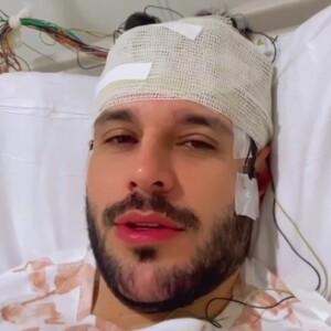 Rodrigo Mussi fez Stories com a cabeça enfaixada em hospital nesta quinta-feira 24 de novembro de 2022