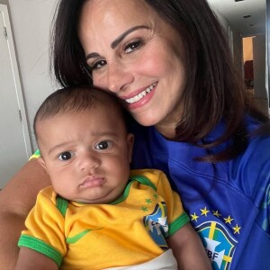 Filho de Viviane Araujo esbanjou fofura usando a blusa do Brasil para torcer pelo hexacampeonato na Copa do Mundo