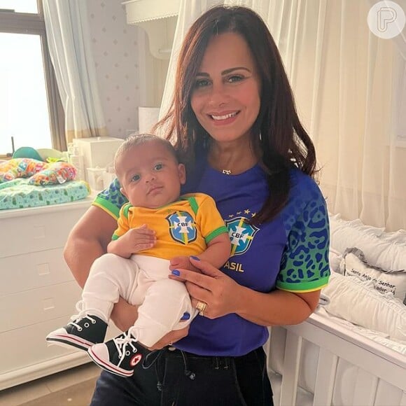Filho de Viviane Araujo colecionou elogios ao estar pronto para 'torcer' pelo Brasil na Copa do Mundo: 'Eu não aguento com esse mini torcedor'