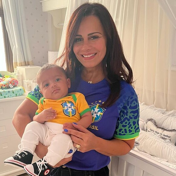 Filho de Viviane Araujo colecionou elogios ao estar pronto para 'torcer' pelo Brasil na Copa do Mundo: 'Eu não aguento com esse mini torcedor'