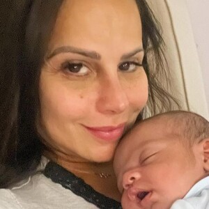 Viviane Araujo afirmou que vem ocilando de humor com a maternidade: 'Tem momentos que eu sou tranquila, que eu fico doida, desesperada'