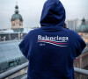 A grife Balenciaga moveu processo contra produtora que assina a campanha que causou críticas na web