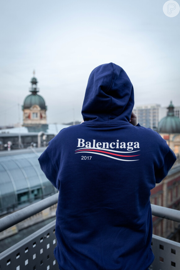 A grife Balenciaga moveu processo contra produtora que assina a campanha que causou críticas na web