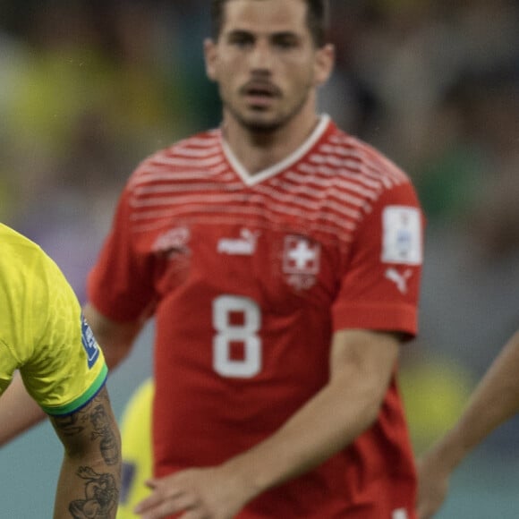 Richarlison deu seu short para torcida brasileira após jogo da Copa do Mundo: 'Cheirinho de pombo'