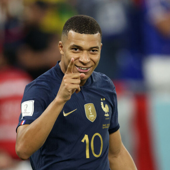 Imprensa internacional aponta romance entre Mbappé e Ines Rau desde o meio do ano