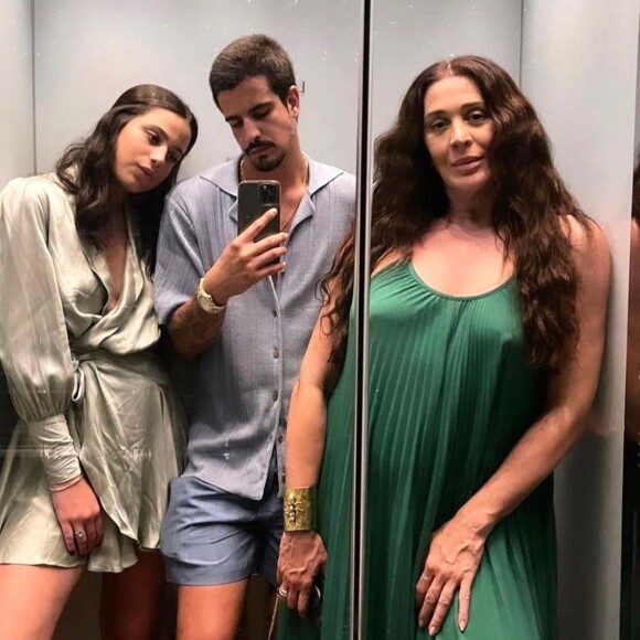 Enzo Celulari conta que compartilha roupas com Claudia Raia e Sophia