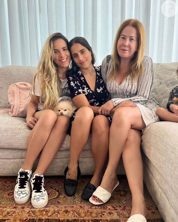 Wanessa Camargo em foto com a irmã, Camilla Camargo, e a mãe, Zilu Godoi