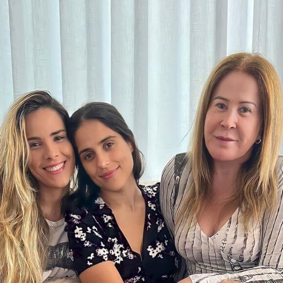 Wanessa Camargo em foto com a irmã, Camilla Camargo, e a mãe, Zilu Godoi
