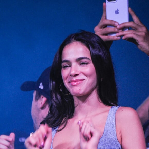 Bruna Marquezine apostou em um look all jeans