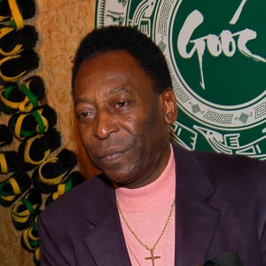 Pelé está internado em hospital de São Paulo recebendo cuidados paliativos