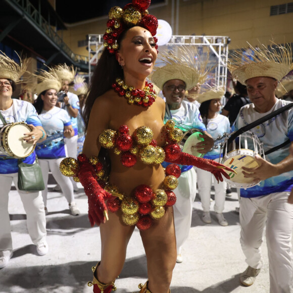 Look 'árvore de Natal' de Sabrina Sato recebeu inúmeros elogios na web