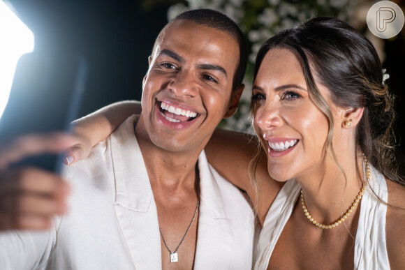 Bruna Matuti e Thiago Oliveira estão juntos há três anos e formalizaram o casamento com cerimônia discreta e intimista