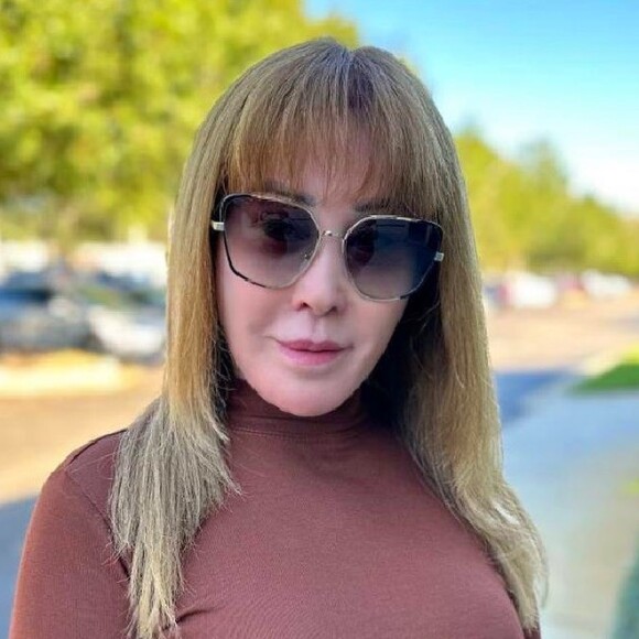 Novo visual: Zilu Godoi adotou uma franjinha