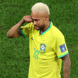 Neymar chorou após Brasil ser desclassificado da Copa do Mundo em partida contra a Croácia