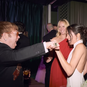 Harry e Meghan Markle recebem Elton John em casamento