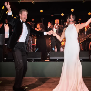 Harry e Meghan Markle dançam em festa de casamento