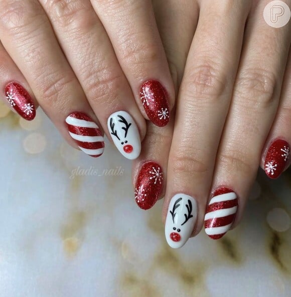 Unhas decoradas com vermelho e branco: essas duas cores são ótimas para um nail art de Natal