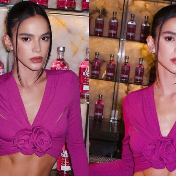 Bruna Marquezine ostentou barriga sarada e arrancou suspiros com cinturinha