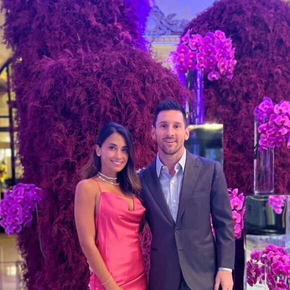 Messi e Antonella engataram um namoro à distância quando o jogador foi da Espanha à Argentina consolar a amiga