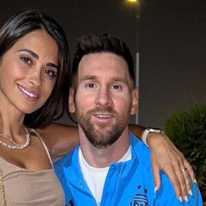 Messi e Antonella ficaram um tempo afastados quando o jogador assinou um contrato com o Barcelona