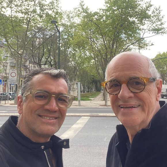 Marcos Caruso aparece com o companheiro em diversas viagens