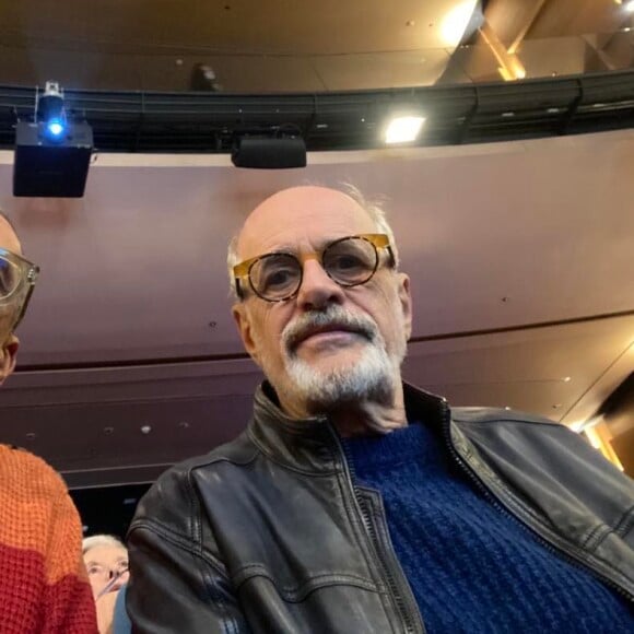 Marcos Caruso e Marcos Paiva aparecem juntinhos em fotos tiradas antes de espetáculos de teatro