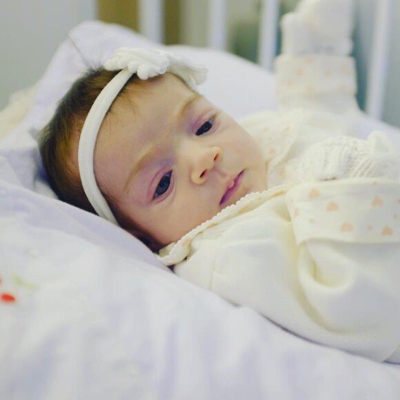 Desde que nasceu, a filha de Juliano Cazarré está internada na UTI.