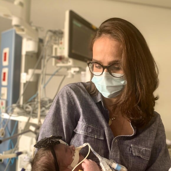 Sua esposa, Letícia Cazarré, a acompanhava em um hospital de São Paulo.