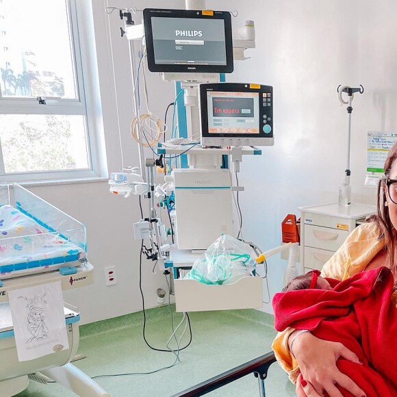 Lá, ela compartilhava notícias e fotos da filha.