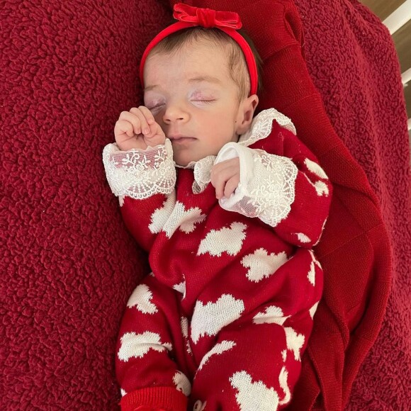 Na última semana, a filha de Juliano Cazarré foi transferida para um hospital do Rio de Janeiro.