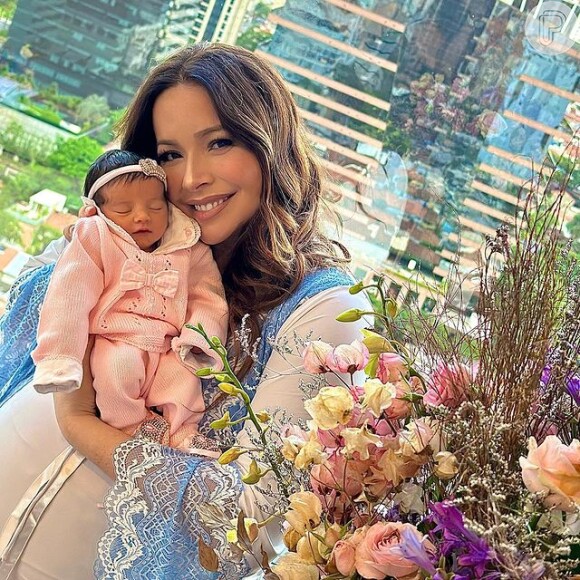 Primeira filha de Renata Dominguez, Giulia, nasceu em 28 de dezembro de 2022, fruto do seu casamento com Leandro Gleria