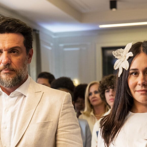 Guida (Alessandra Negrini) resolve terminar casamento com Moretti (Rodrigo Lombardi) na novela 'Travessia': 'Minha decisão está tomada: vou me separar dele'