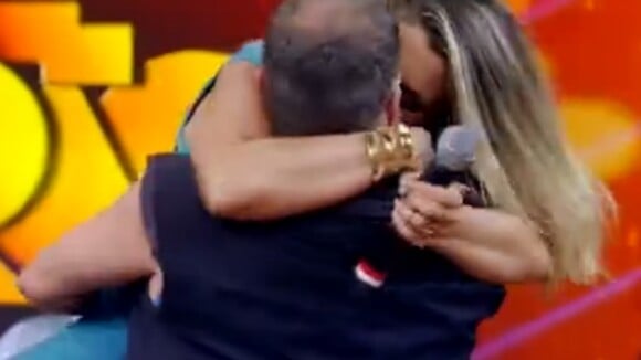 Flávia Alessandra beija Jorge Fernando no 'Caldeirão do Huck': 'Chupa Otaviano!'