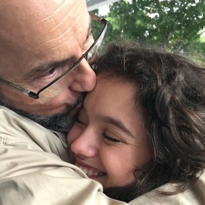 Filha de Ernesto Paglia e Sandra Annenberg, Elisa destacou uma das qualidades do pai: 'Um profissional dedicado, que sempre deu seu melhor em tudo que fez'