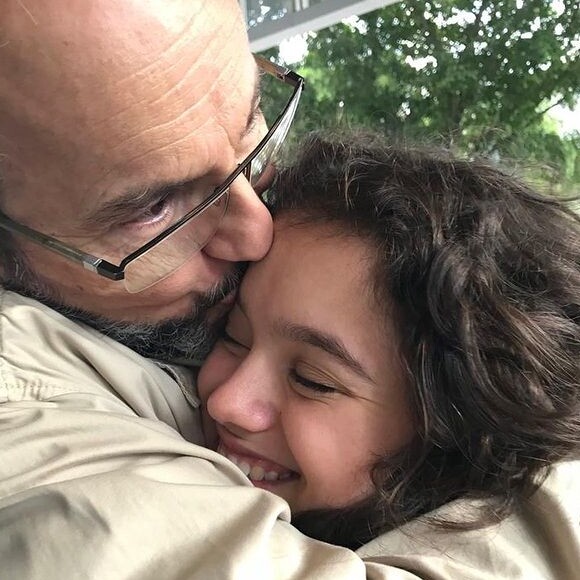 Filha de Ernesto Paglia e Sandra Annenberg, Elisa destacou uma das qualidades do pai: 'Um profissional dedicado, que sempre deu seu melhor em tudo que fez'