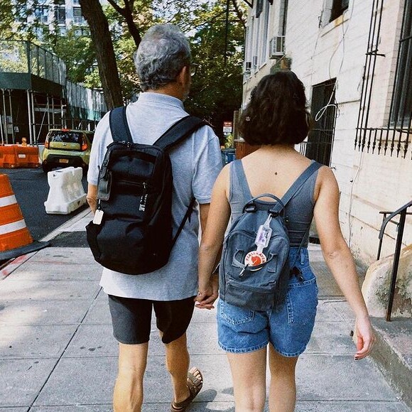 Filha de Ernesto Paglia e Sandra Annenberg, Elisa postou texto com homenagem ao pai, agora ex-funcionário da Globo