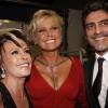 Xuxa posa ao lado do namorado, Junno, e da apresentadora Ana Maria Braga na festa da Globo 'Vem Aí'