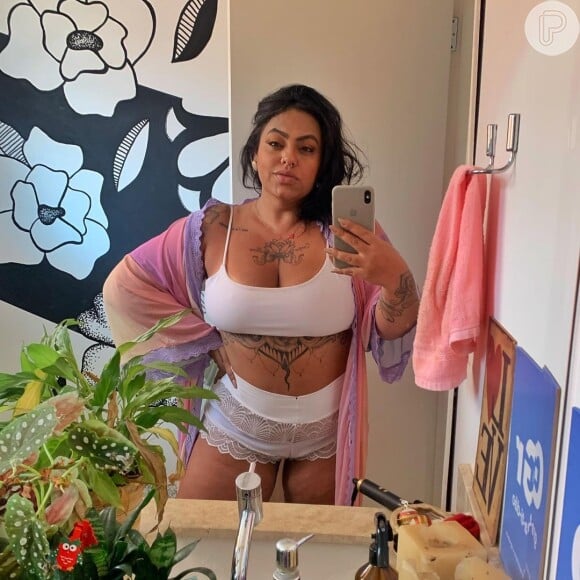 Nas redes sociais, Amanda Souza faz um trabalho voltado para empoderar mulheres gordas através da consultoria de imagem